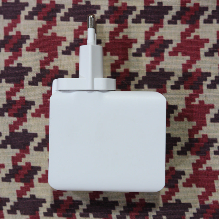 Ldnio 4U 4.4mA Usb Charger+ 4 port Usb Hub - Saamaan.Pk